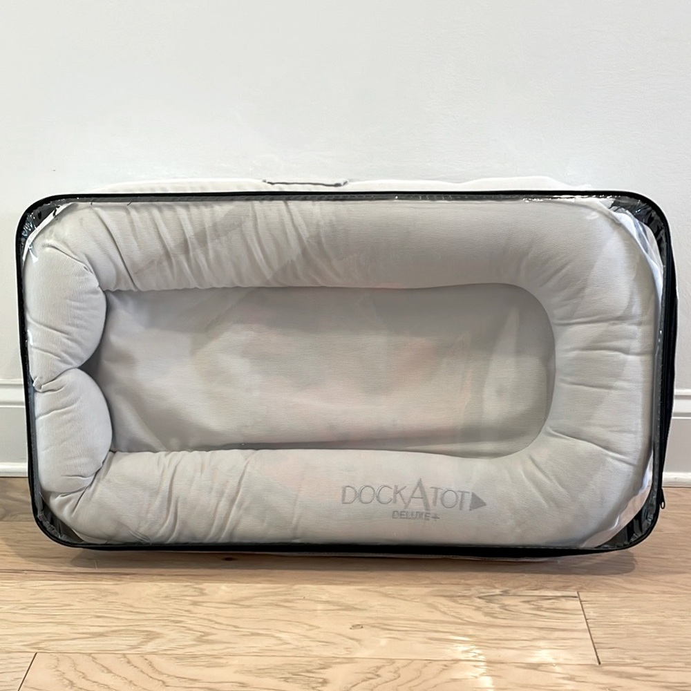 Deluxe+ DockATot Gray